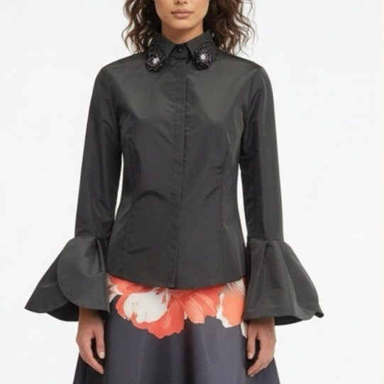 قميص بتفاصيل تطريز مع أكمام مكشكشة 