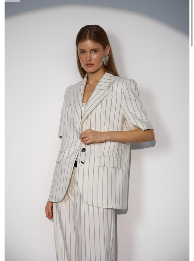 Elegant and Comfortable Blazer