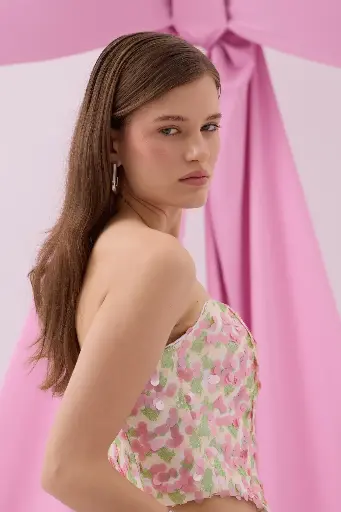 [25S1580] Star-Shaped Sleeveless Top