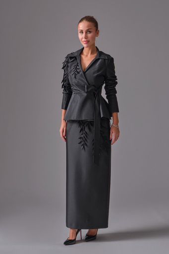 [2522023] Tight Skirt with Branch Embroidery on One Side